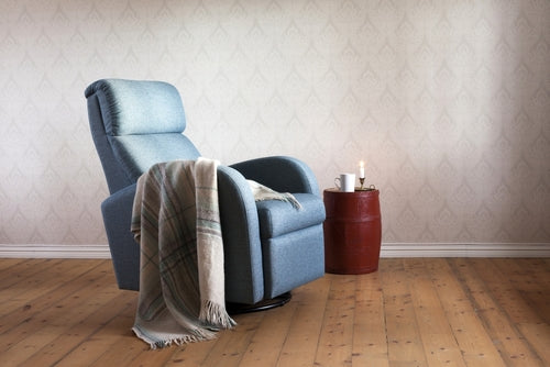 Comfort and Style: Choosing the Right Rise and Recline Chair